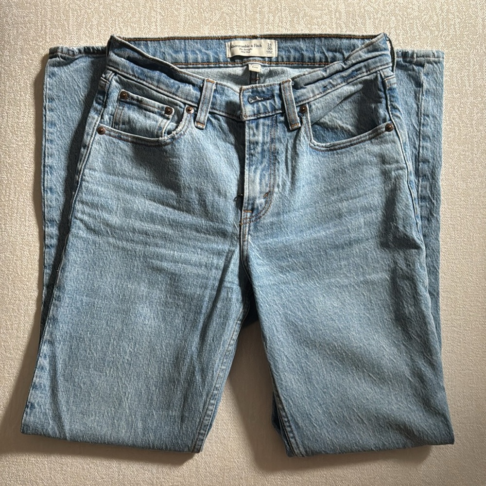 A&F Curve Love Mid-Rise Straight - Picture 5 of 6